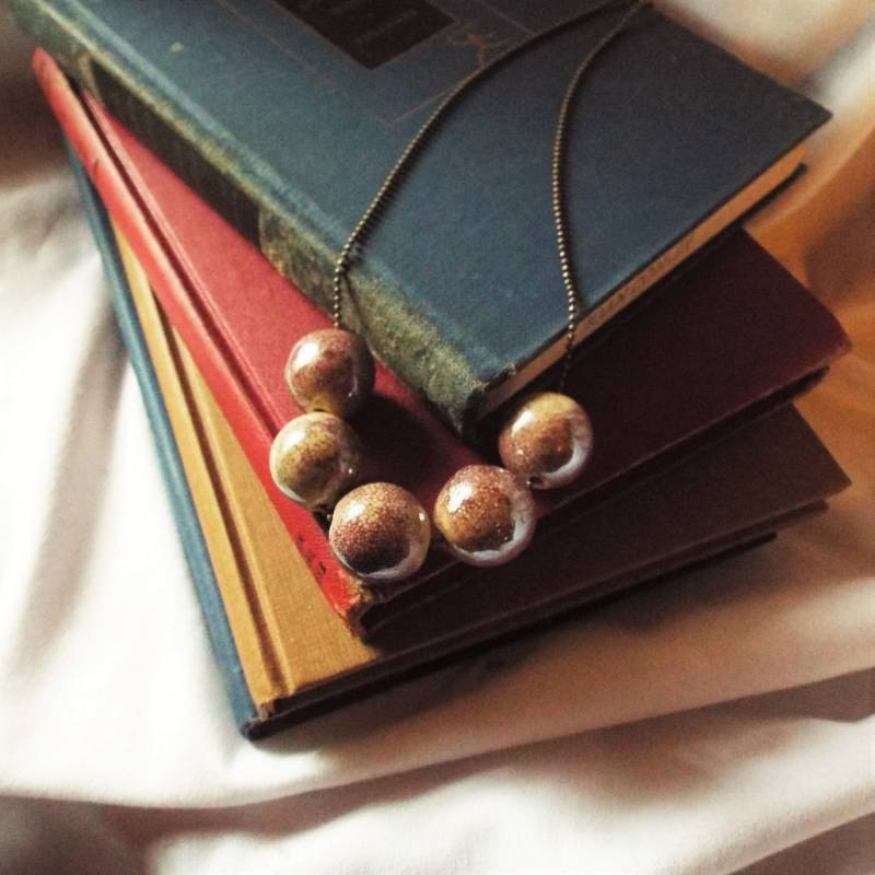Pflaume Lila Halskette Gesprenkelte Keramikperlen An Kugelkette Pflaume Lila Halskette Gesprenkelte Keramikperlen An Kugelkette von Richarme