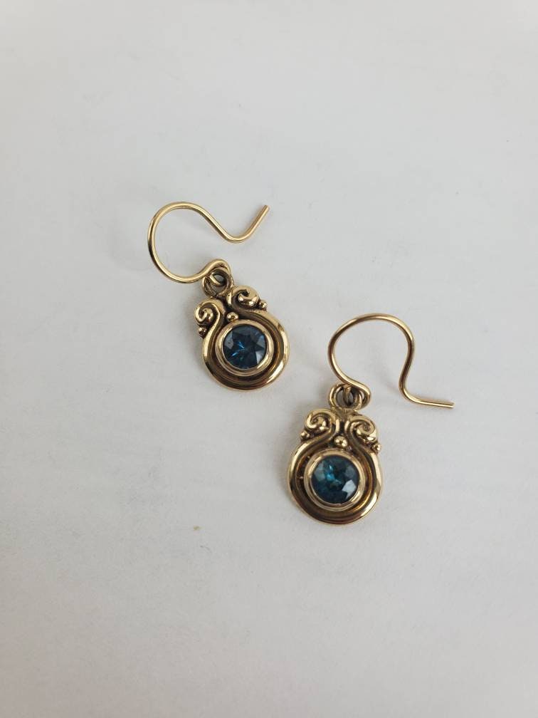 14Kt Gelb Solid Gold Blau Zirkon Swirl Ohrringe, Dezember Geburtsstein von RichelleJewelry