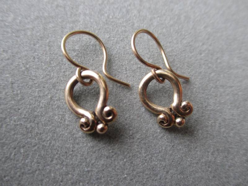 14Kt Gelbgold Swirl Loop Ohrringe von RichelleJewelry