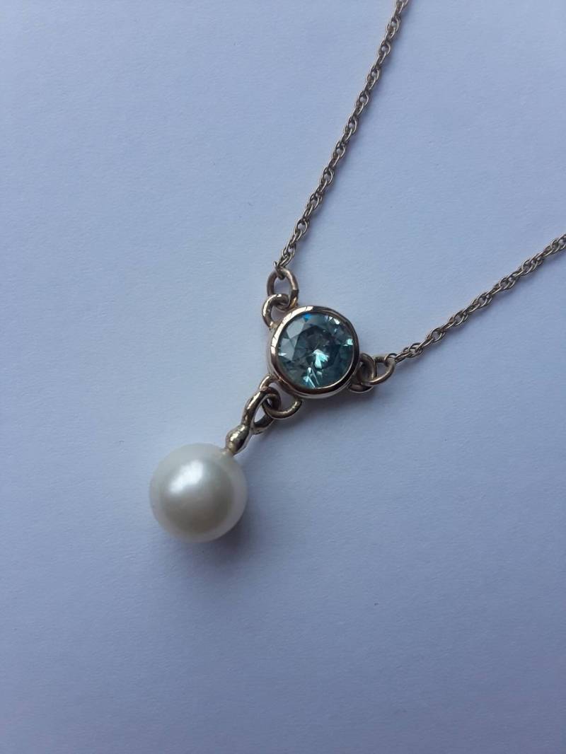 14Kt Gold Blau Zirkon & Perle Lariat, Dezember Geburtsstein von RichelleJewelry