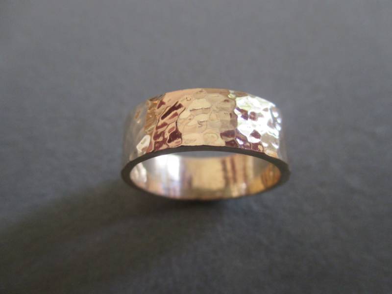 14Kt Gold Gehämmerter Herrenring von RichelleJewelry