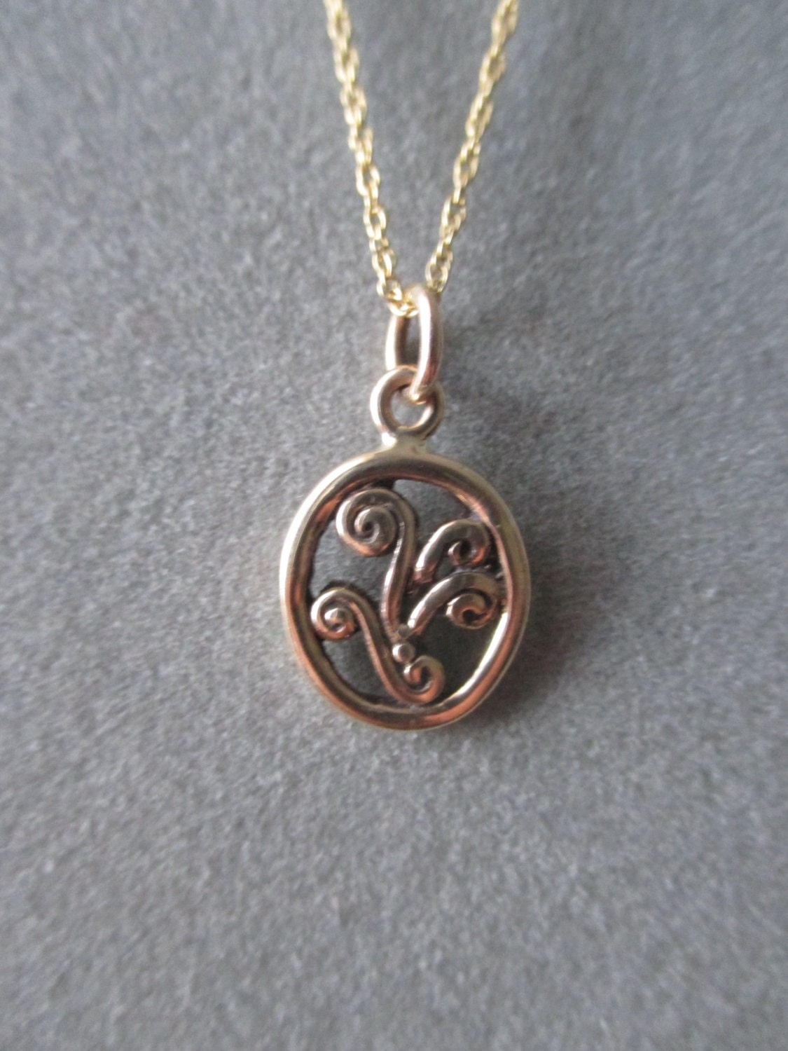 14Kt Gold Oval Swirl Bloom Charm Anhänger von RichelleJewelry