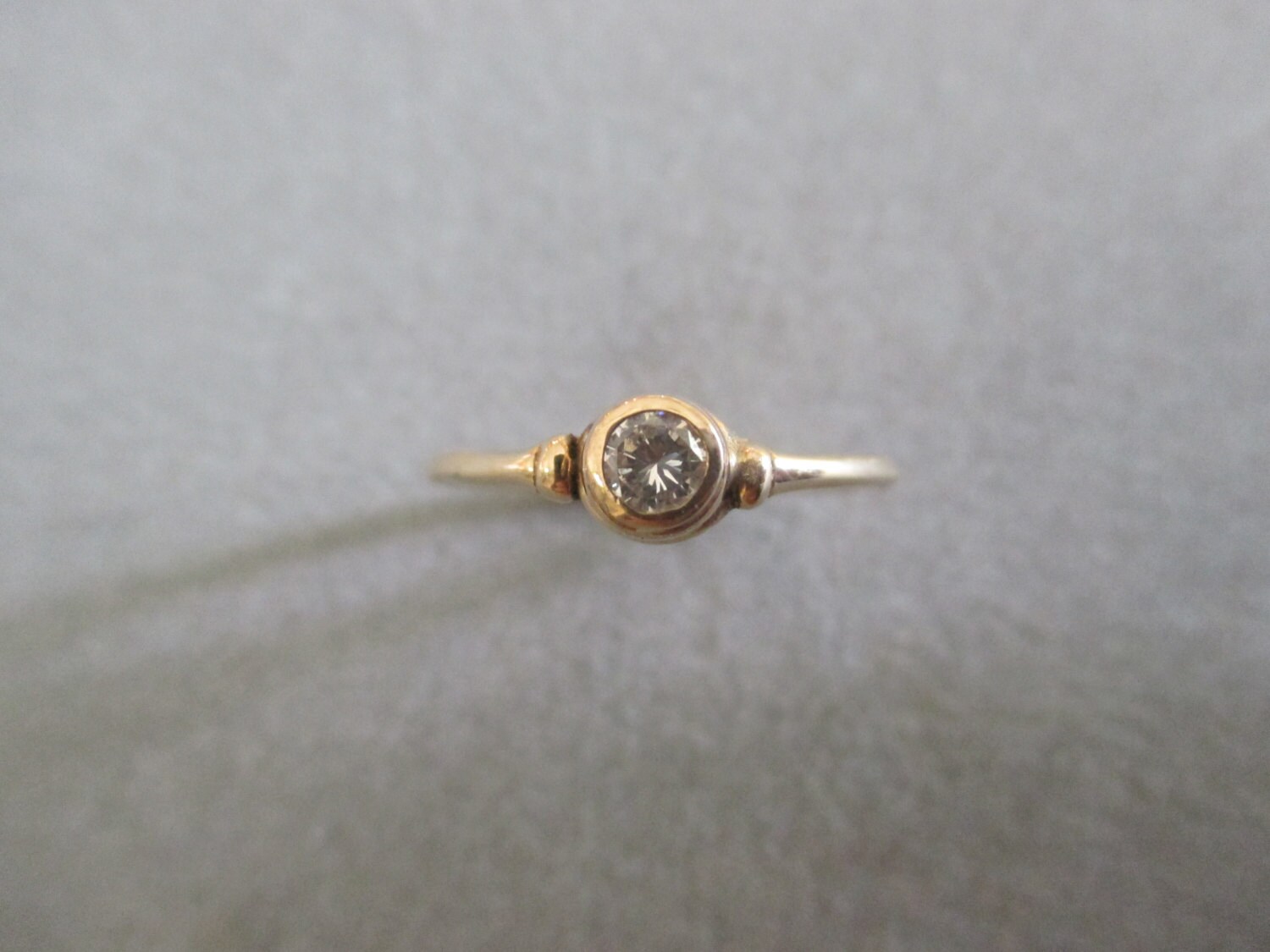 14Kt Massivgold Minimalist Diamant Solitär Ring von RichelleJewelry