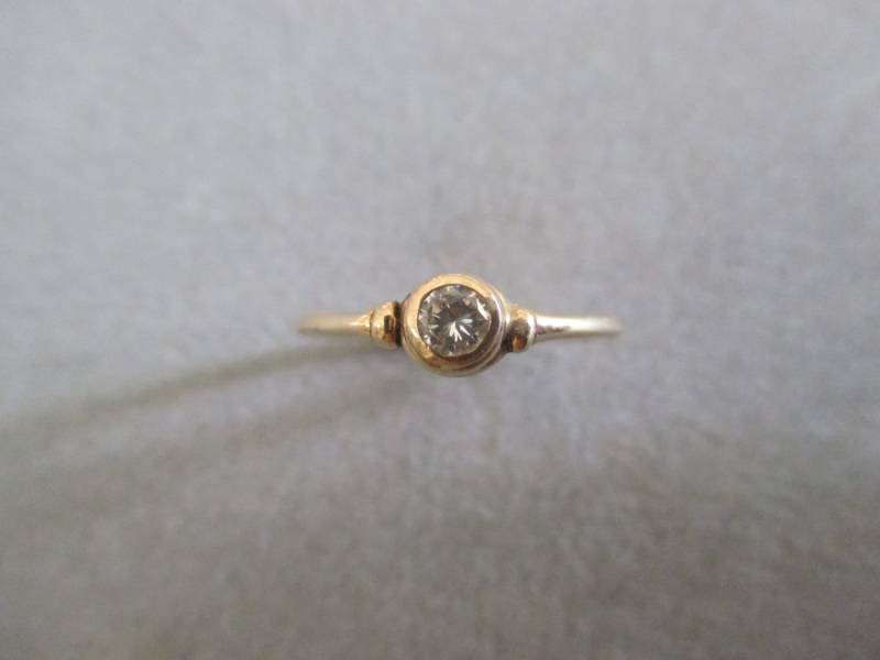 14Kt Massivgold Minimalist Diamant Solitär Ring von RichelleJewelry