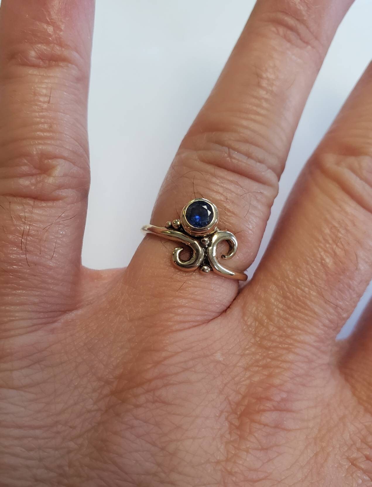 14Kt. Gold Saphir Swirl Ring, September Geburtsstein von RichelleJewelry
