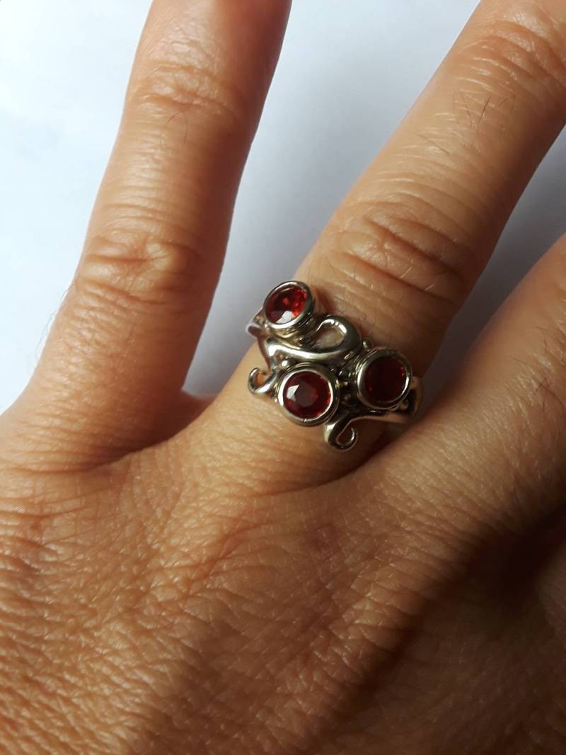 14Kt. Weißgold Swirl Drei Stein Orange Saphir Ring von RichelleJewelry