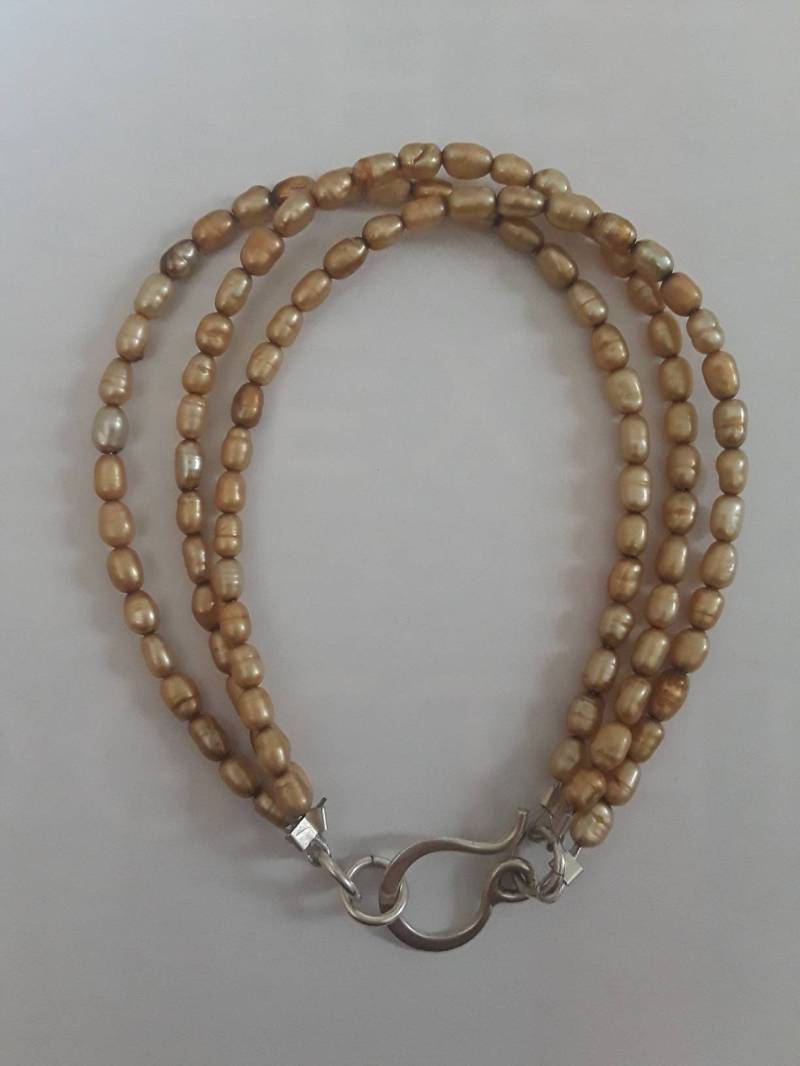 Dusty Seed Pearl Triple Strand Perlen Sterling Silber Armband, Juni Birthstone von RichelleJewelry