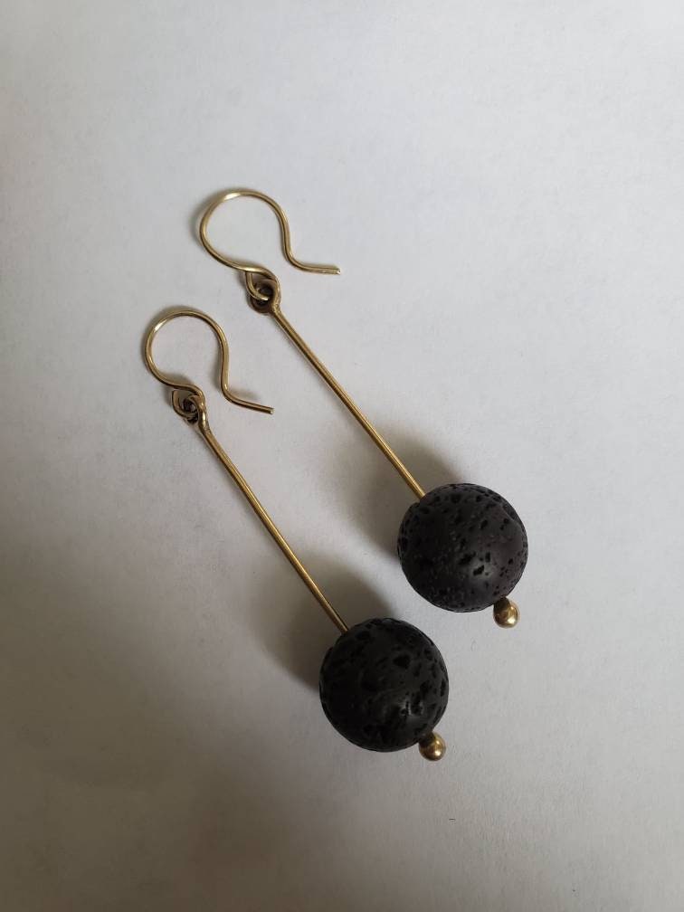 Lange Massive 14Kt Goldbarren Lavasteine Ohrringe von RichelleJewelry