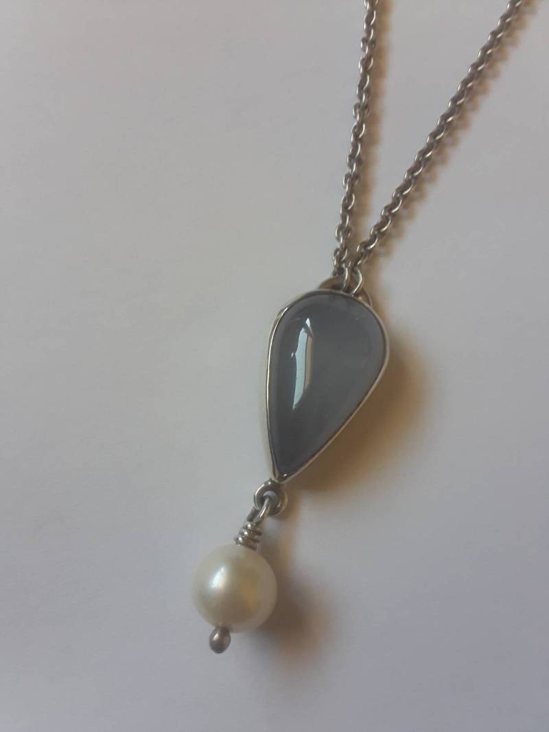Sterling Silber Pear Form Blauer Chalcedon & Perle Lariat Statement Halskette, Juni Birthstone von RichelleJewelry
