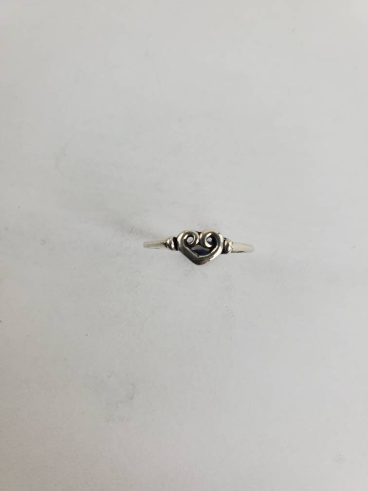 Swirl Herz Ring von RichelleJewelry