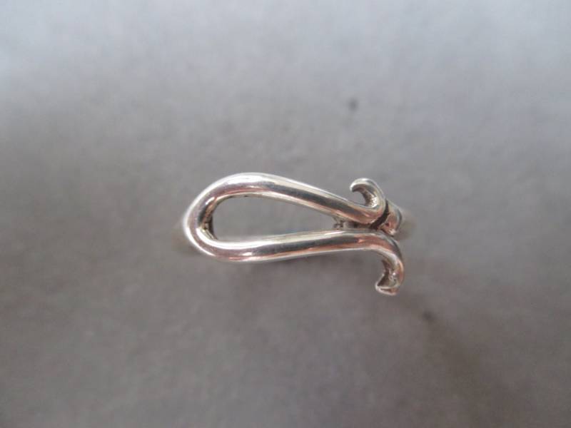 Swirl Loop Ring von RichelleJewelry
