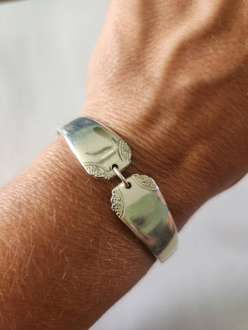 Versilbertes Boho Blumen Löffel Armband von RichelleJewelry