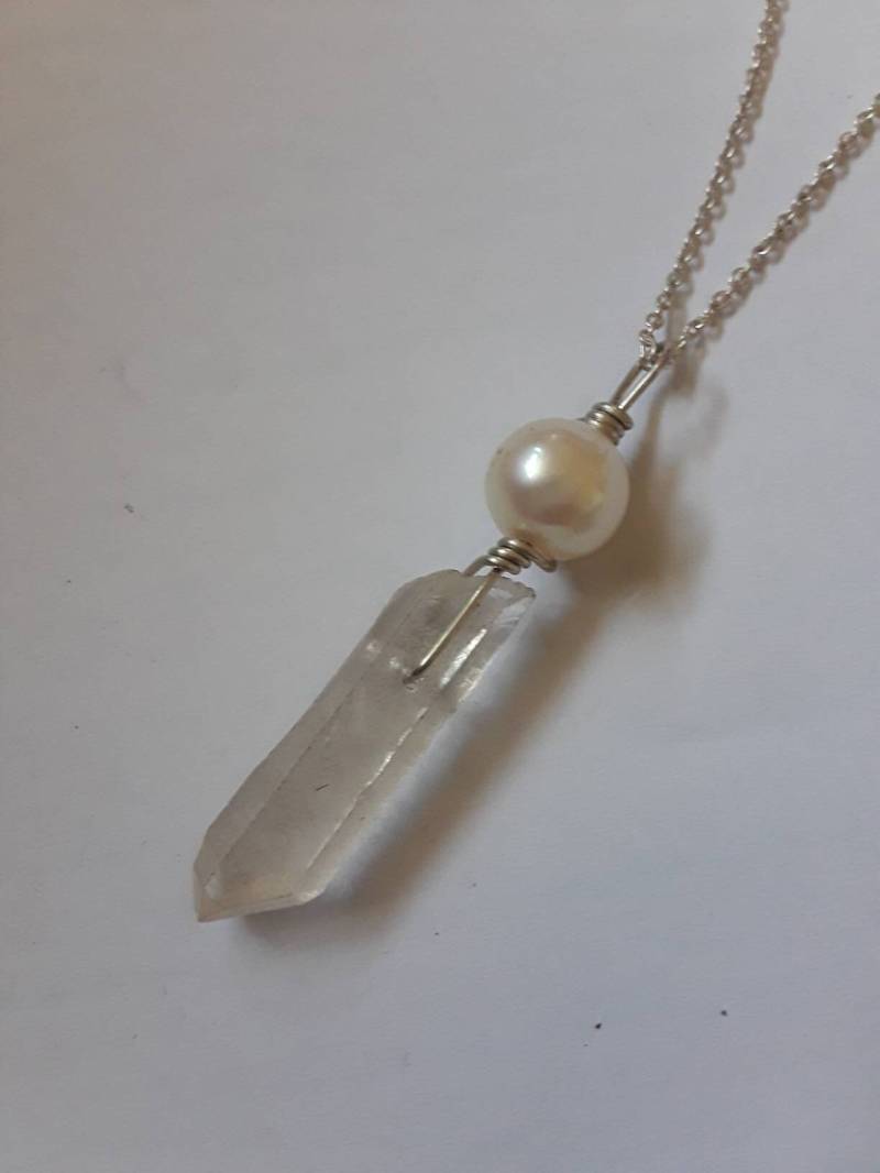 sterling Silber Draht Gewickelt Roh Quarz Kristall & Perle Anhänger, Juni Geburtsstein von RichelleJewelry
