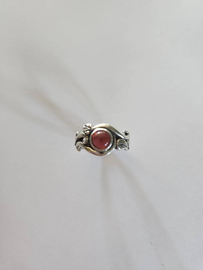 sterling Silber Wirbel, Blatt & Granat Ring, Januar Geburtsstein von RichelleJewelry