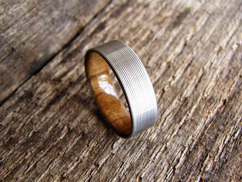 Dualität | Teak | Titan Und Teak Inlay Ring Herren Holz Ehering Wasserdichtes Finish von RichterScaleRings