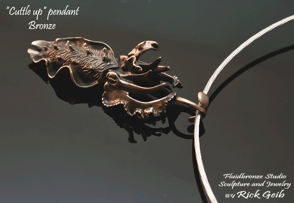 Cuttle Up Anhänger | Bronze Cuttle Up Anhänger | Bronze von RickGeib