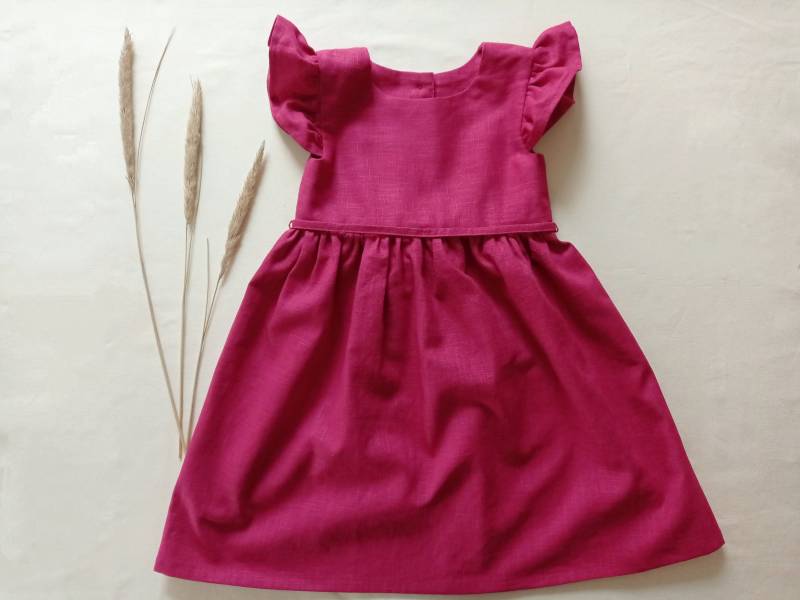 Leinenkleid Mädchen Mit Rüschenärmeln von RickisLaedchen