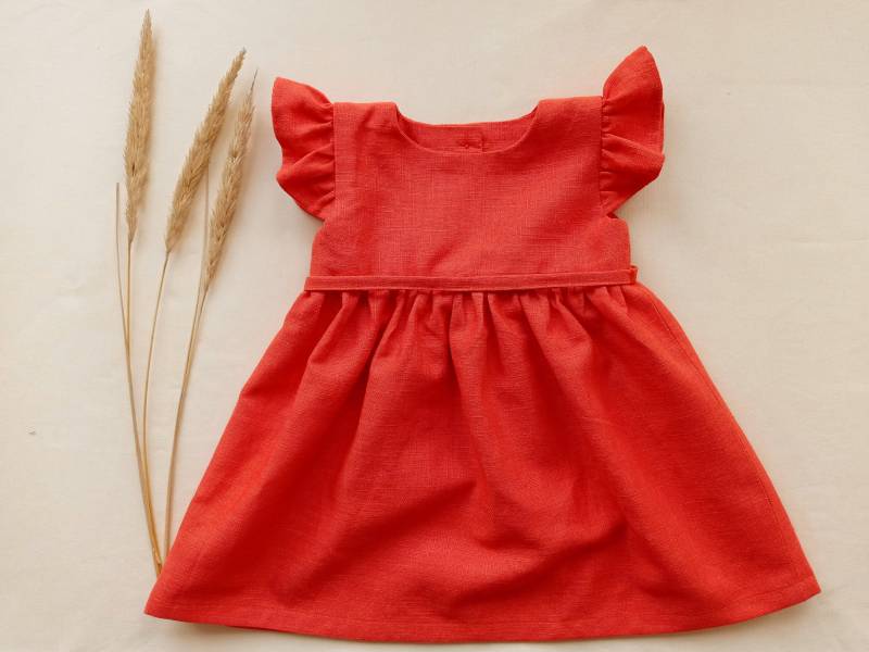 Leinenkleid Mädchen Mit Rüschenärmeln von RickisLaedchen