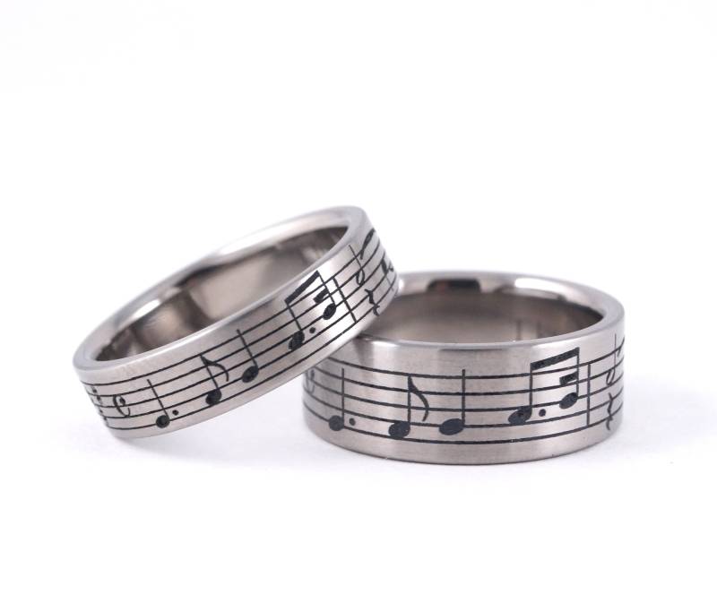 Benutzerdefinierte Titan Musiknote Ehering Set 2 Ringe Einzigartige Eheringe Musikgeschenke Für Ihn Geekery Alternative Nicht Traditionelle von RicksonJewelry