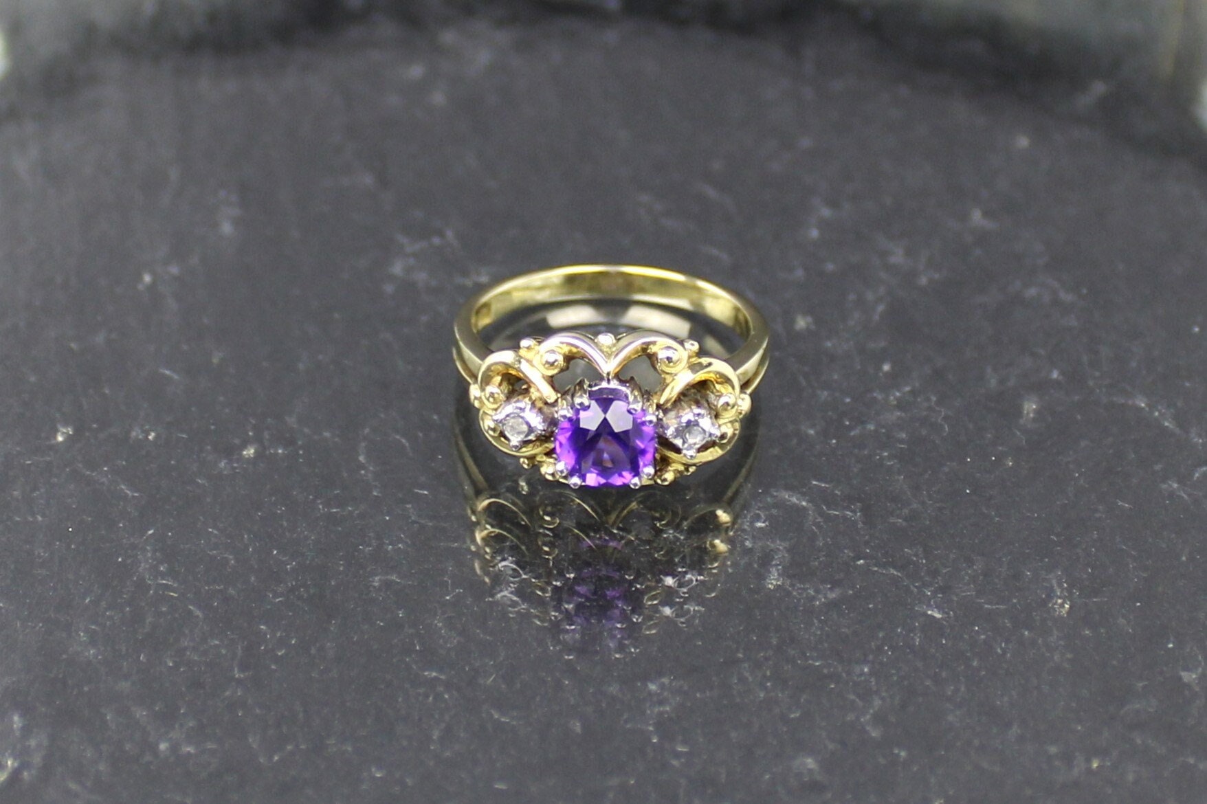 Amethyst-Diamant-Goldring, Um 1920, 585Er Gelbgold, 14 Karat | Amethyst & Diamond Gold Ring, Around 585 Yellow Gold, Carat von RiedAntik