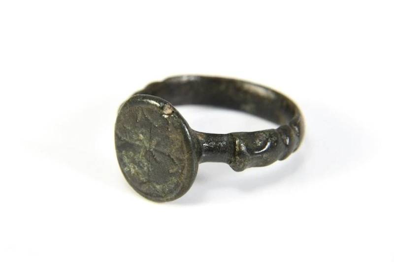 Antiker Kreuzring, Siegelring Aus Dem 13./14. Jahrhundert | Antique Cross Ring, Signet Ring From The 13Th/14Th Century von RiedAntik