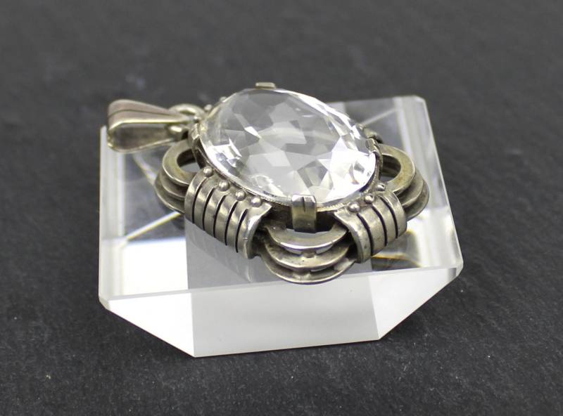 Art Déco Silber Anhänger Mit Großem Facettierten Quarz | Art Deco Silver Pendant With Large Faceted Quartz von RiedAntik