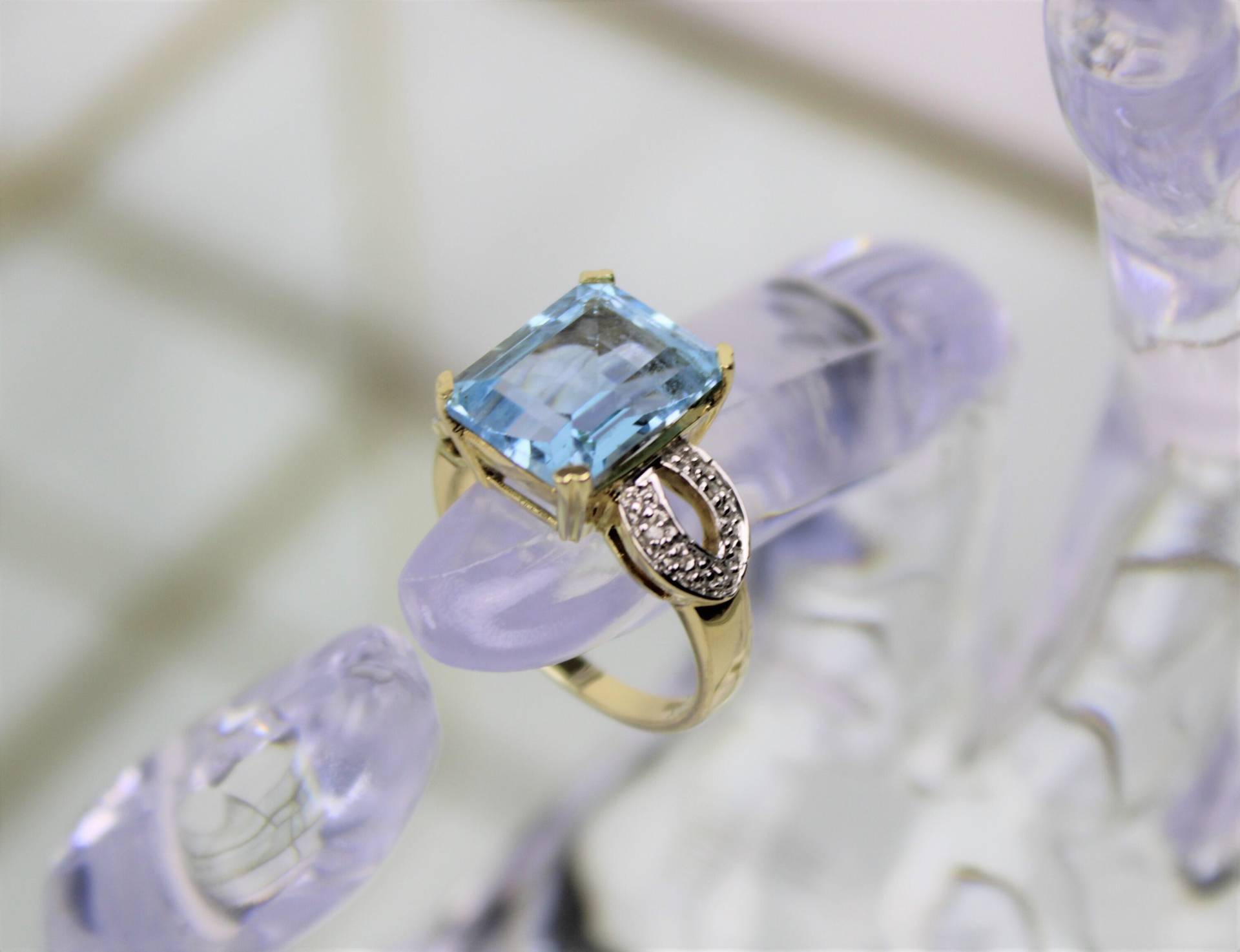 Blautopas-Diamant-Ring Aus 14-Karätigem Gelbgold, 4.2 Ct. | Blue Topaz Diamond Ring in 14K Yellow Gold, Ct von RiedAntik