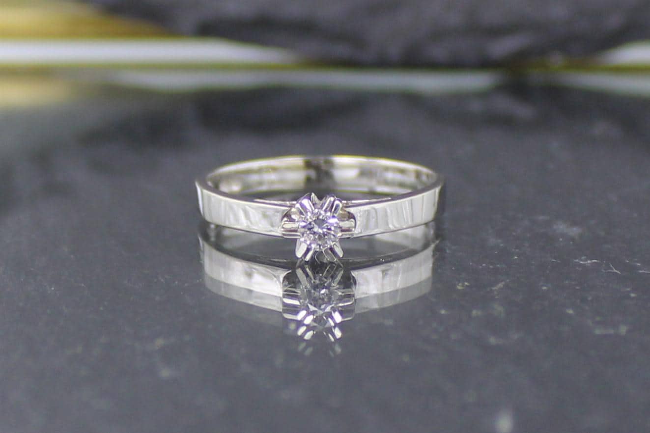 Brillantring, Diamantring, Solitärring Aus 585Er Weißgold, 14K | Brilliant-Cut Diamond Ring, Solitaire Ring in White Gold von RiedAntik