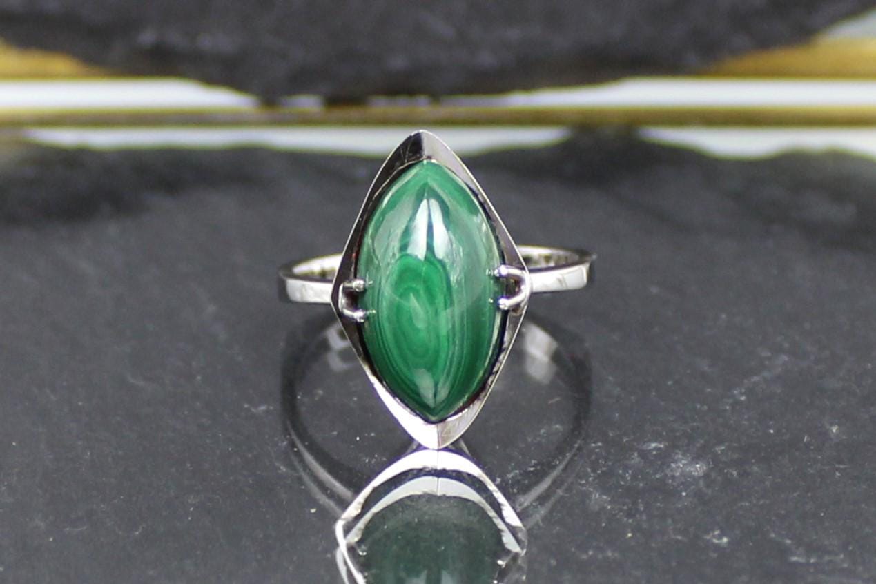 Design Malachit-Weißgoldring, 585Er Weißgold | Design Malachite White Gold Ring, 14-Karat White Gold von RiedAntik