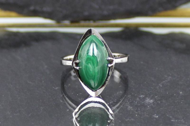 Design Malachit-Weißgoldring, 585Er Weißgold | Design Malachite White Gold Ring, 14-Karat White Gold Design Malachit-Weißgoldring, 585Er Weißgold | Design Malachite White Gold Ring, 14-Karat White Gold von RiedAntik