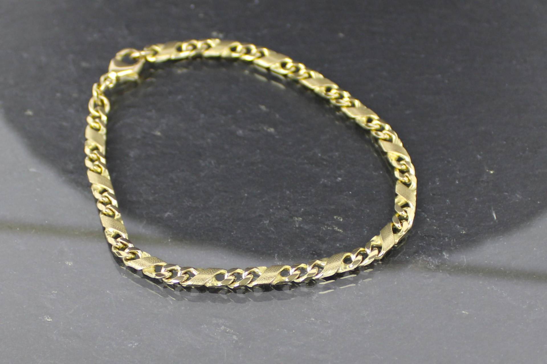 Goldarmband Aus 333Er Gelbgold | 8 Karat, Länge 19, 2 cm | Vintage 8K Gold Bracelet von RiedAntik