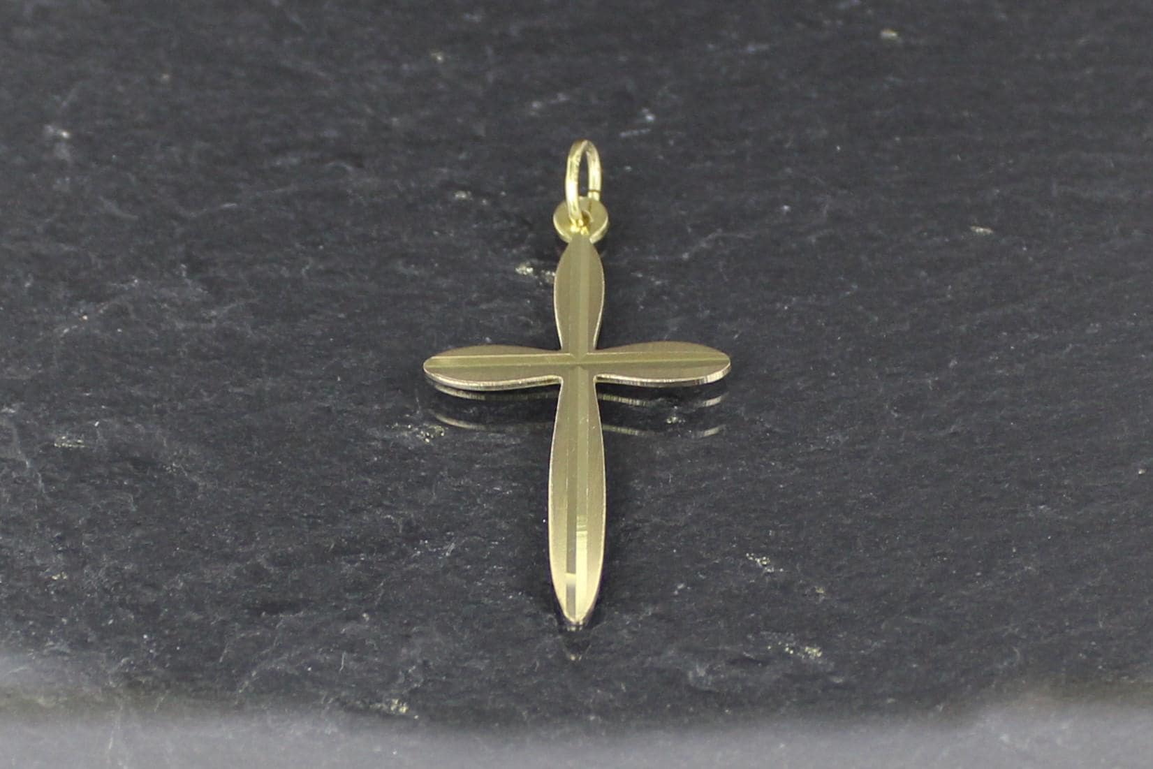 Goldkreuz, Kreuzanhänger, 333Er Gelbgold, 8 Karat | Vintage Gold Cross Pendant, 8K Gold von RiedAntik