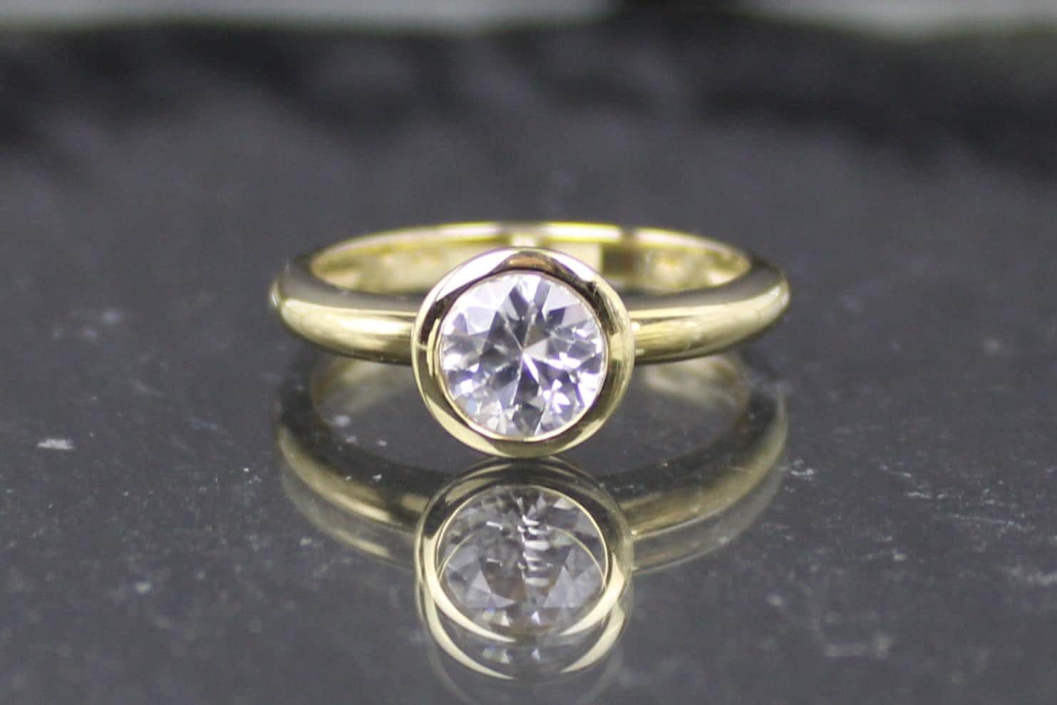 Goldring, Madagaskar Zirkon, Aus 375Er Gelbgold, 9 Karat | Madagascar Zircon Gold Ring, Made Of 9K Gold von RiedAntik