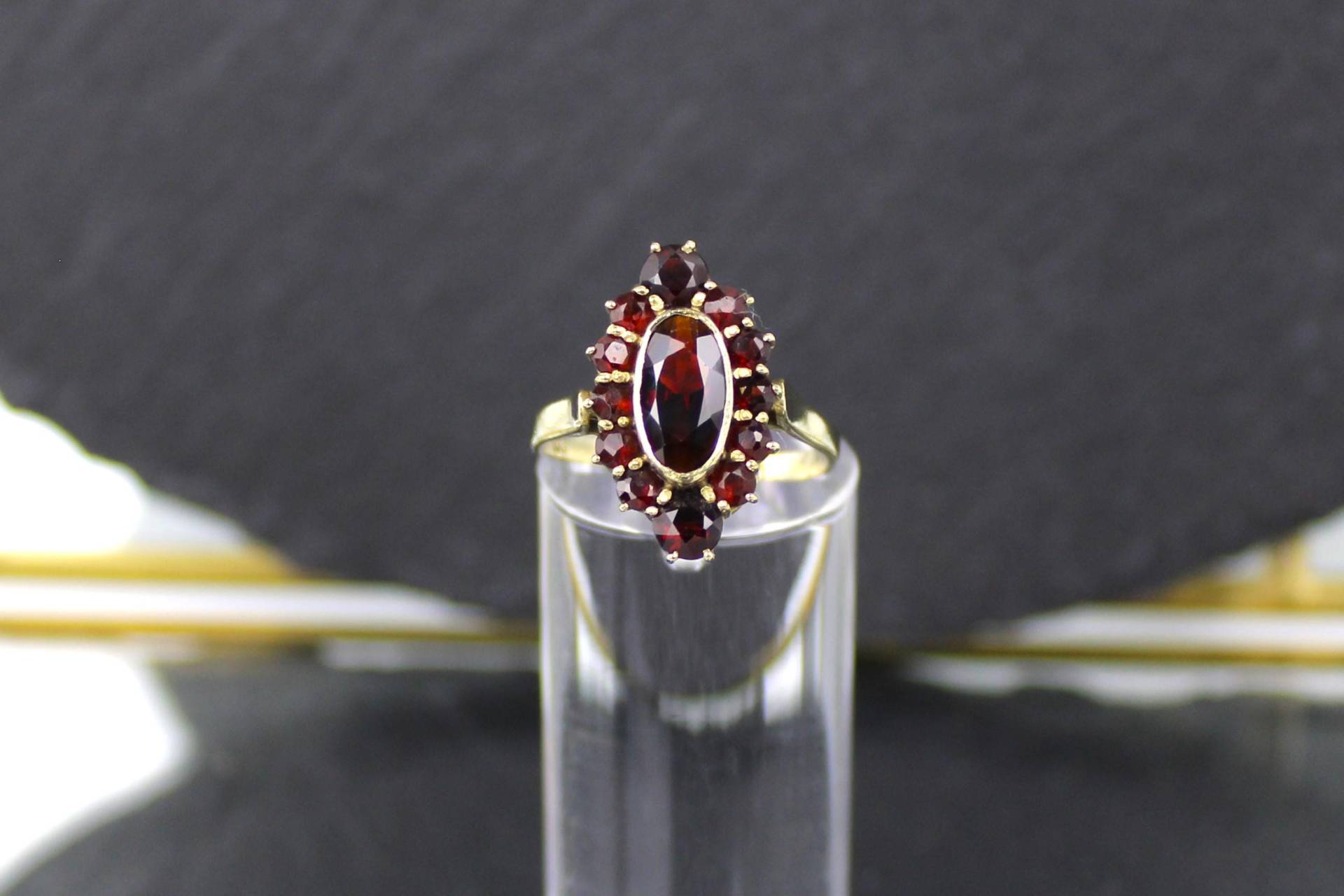 Granatring, Goldring, 333Er Gelbgold | 8 Karat, 1950Er Jahre | Garnet Gold Ring, 8K Gold, 1950S von RiedAntik