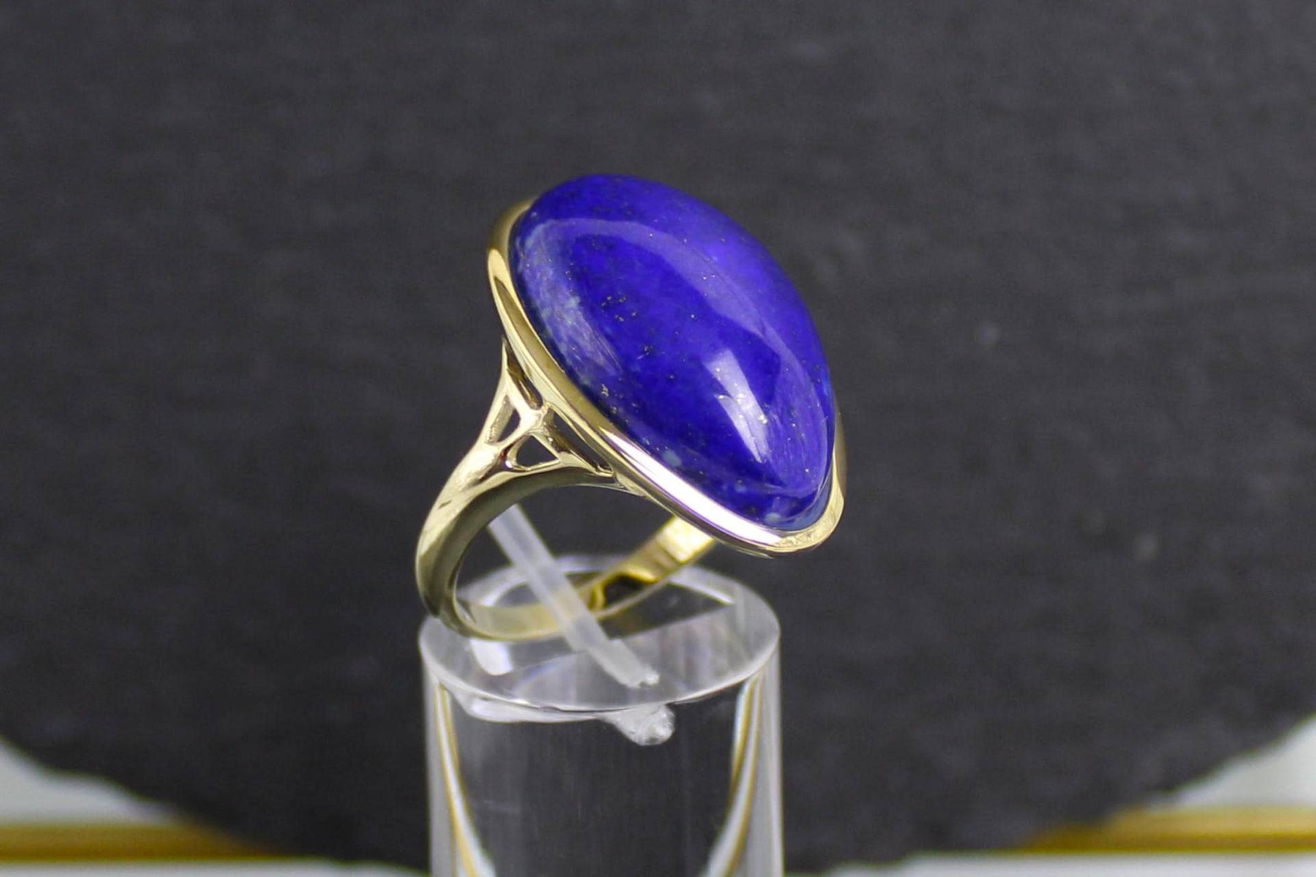 Lapislazuli-Goldring Aus 375Er Gelbgold, 9 Karat | Lapis Lazuli Gold Ring in 375 Yellow Gold, Carat Lapislazuli-Goldring Aus 375Er Gelbgold, 9 Karat | Lapis Lazuli Gold Ring in 375 Yellow Gold, Carat von RiedAntik