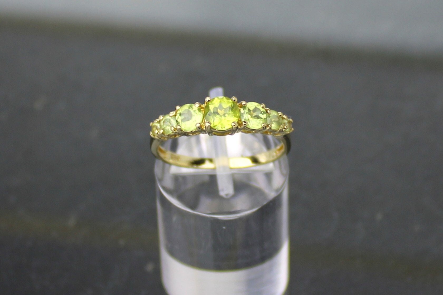 Peridot Goldring, 585Er Gelbgold, 1.00 Ct. Prediote | Peridot Gold Ring, 585 Yellow Gold, Ct von RiedAntik