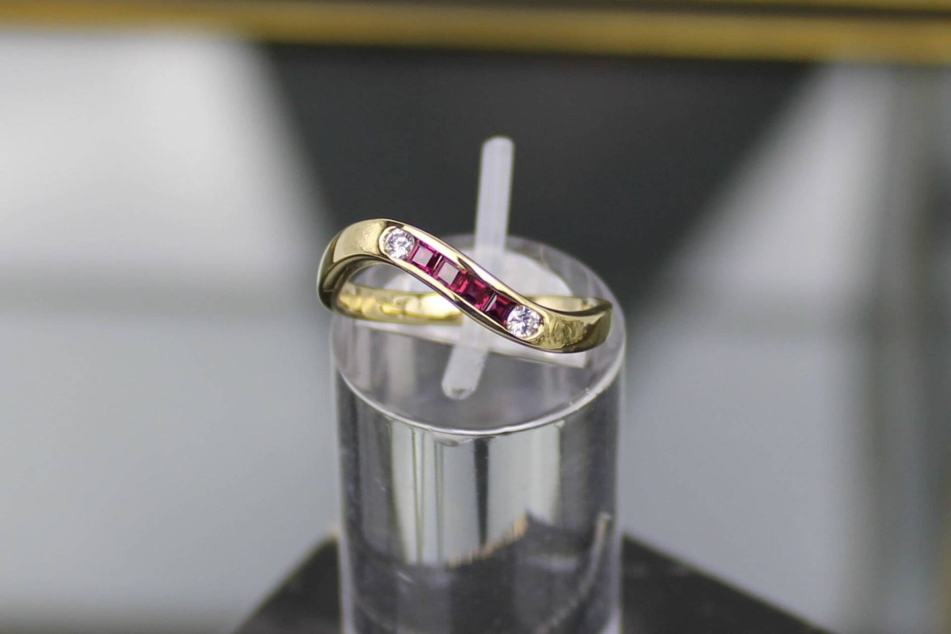 Rubin-Brillant Goldring, 585Er Gelbgold, Rubine Und Brillanten | 14K Ruby-Brilliant Gold Ring von RiedAntik