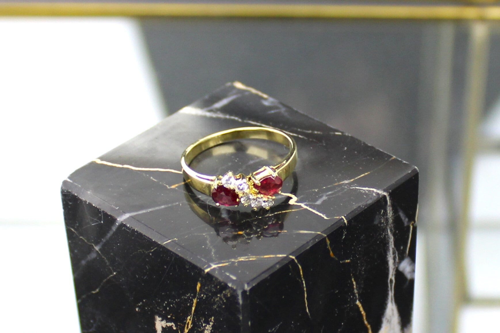 Rubin-Brillantring, 750Er Gelbgold, 18 Karat, Um 1940 | Ruby Diamond Ring, 18K Goldring, 1940S von RiedAntik