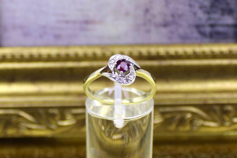 Rubin-Diamant Goldring Aus 585Er Gelbgold, 14 Karat | Ruby-Diamond Gold Ring Made Of 585 Yellow Gold, Carat von RiedAntik