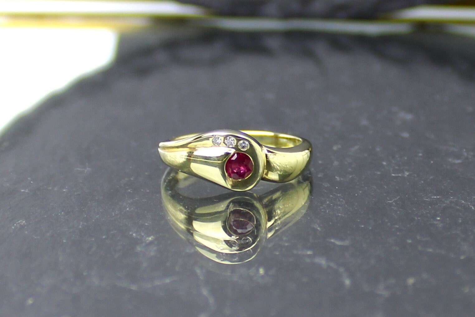 Rubin-Diamantring, 585Er Gelbgold, 14 Karat | 14 Ruby-Diamond Gold Ring von RiedAntik