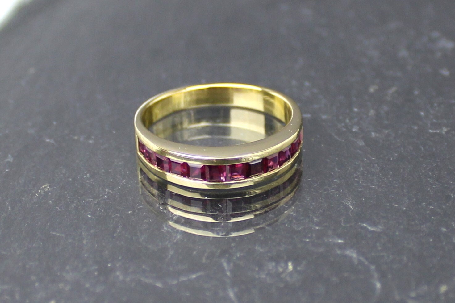 Rubin-Goldring Aus 750Er Gelbgold, 18 Karat, 12 Rubine | 18 Karat Ruby Gold Ring, Rubies von RiedAntik