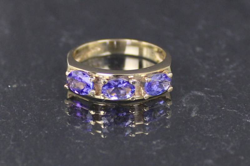 Tansanitring, Tansanit-Goldring Aus 375Er Gelbgold, 9 Karat | Tanzanite Gold Ring Made Of 375 Yellow Gold, Carat Tansanitring, Tansanit-Goldring Aus 375Er Gelbgold, 9 Karat | Tanzanite Gold Ring Made Of 375 Yellow Gold, Carat von RiedAntik