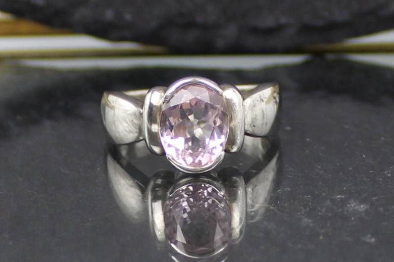 Vintage Silberring Mit Pinkem Turmalin Im Facettenschliff | Vintage Silver Ring With Faceted Pink Tourmaline von RiedAntik