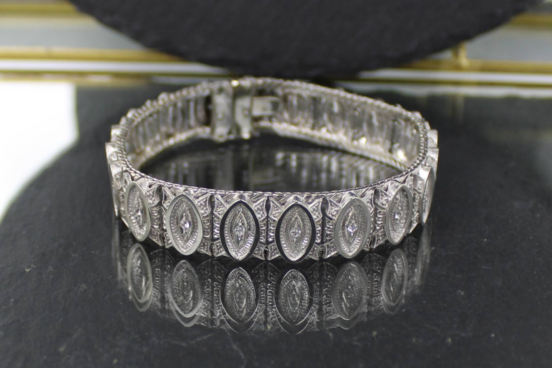 Weißgoldarmband Aus 750Er Weißgold, 18 Karat, Mit Weißen Topasen | Topaz - White Gold Bracelet, 18-Karat Gold, With White Topazes von RiedAntik