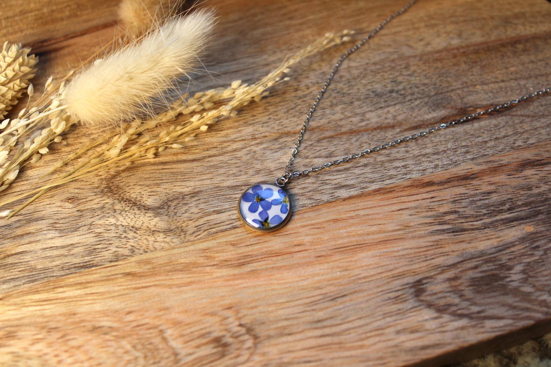 Halskette, Gepresste Blume Vergissmeinnicht Blütenblatt Anhänger Kette, Trockenblumen Florale Kette Handgefertigtes Geschenk Muttertag Blau von RiemadeStore