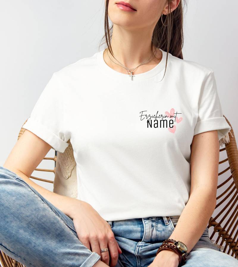 Erzieherin Mit Herz Personalisiertes Baumwollshirt Name, Geschenk Erzieher/In, Abschiedsgeschenk Kindergarten von RiesenDesignsShop
