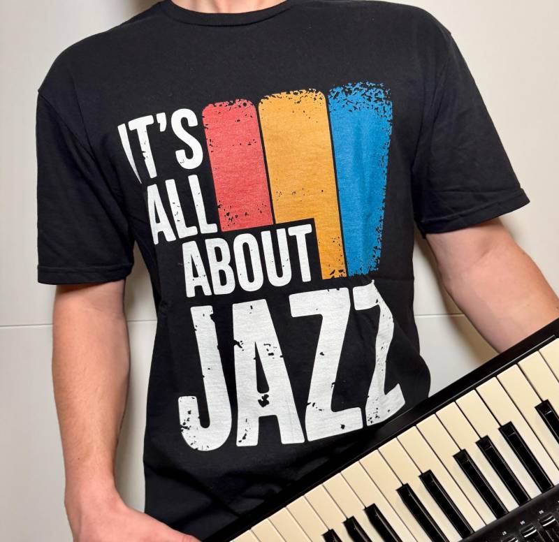 Unisex Jazz T-Shirt - "It's All About Jazz' von RiffwearShop