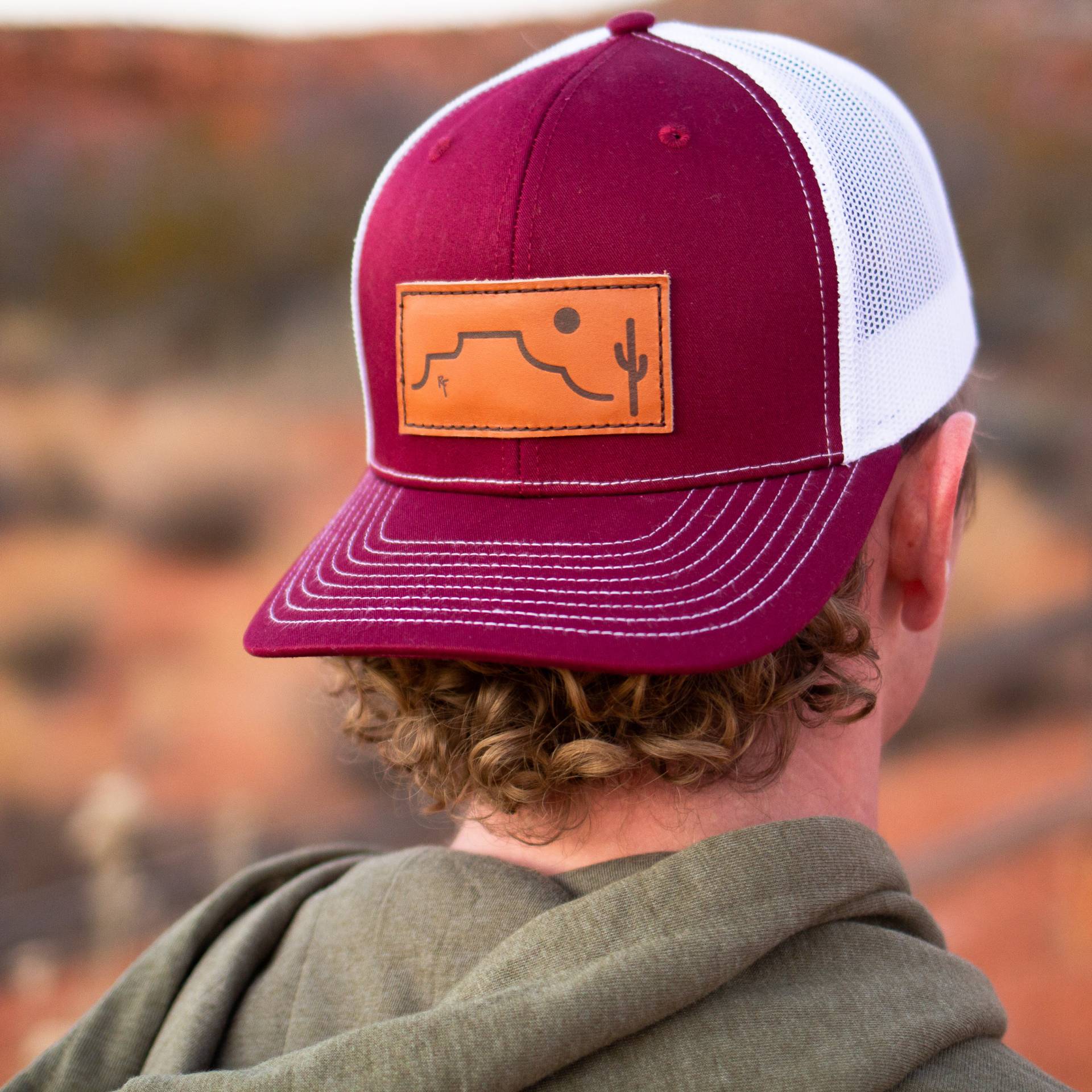 Desert Sands Red Leather Patch Hat Richardson 112 Snapback Weihnachtsgeschenk Für Männer Outdoorsy Womans Granola von RileyFunkDesigns