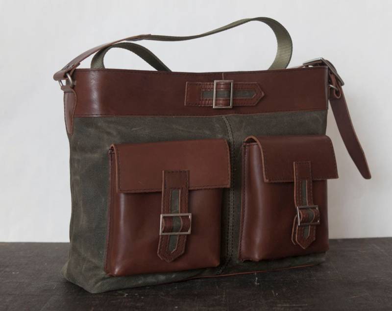 Army Grüne Messenger Bag, Gewachschte Canvas Und Leder Crossbody Bag - Via I von Rimanchik
