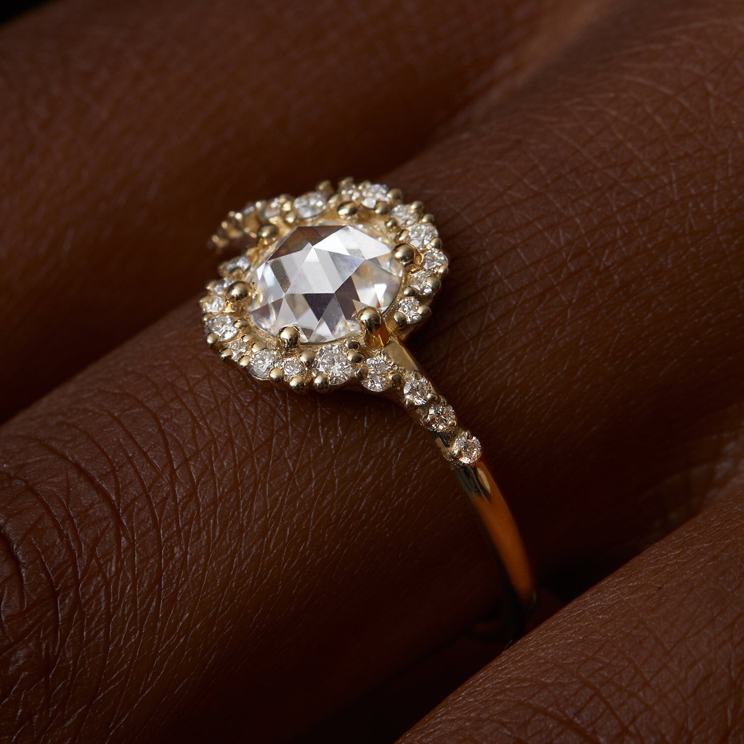 Cluster Verlobungsring, Rosenschliff Diamant Einzigartiger Moissanit Ring, Alternativer Ehering, Boho Brautring, 14K, 18K von RimonFineJewelry